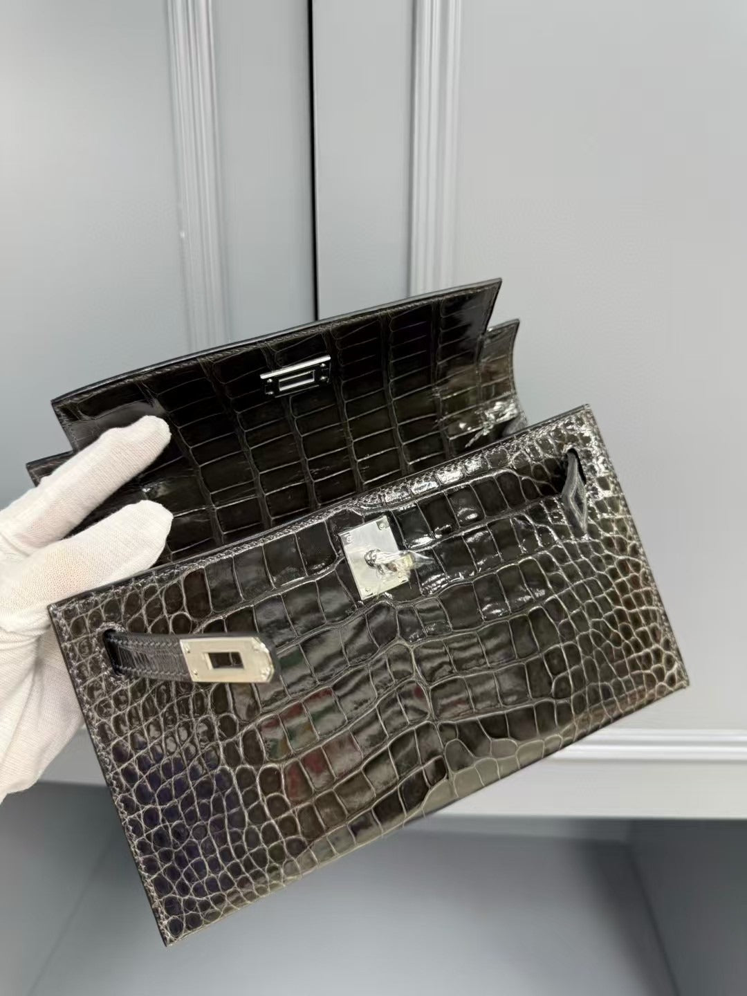 HERMES KELLY MINI 22 IN BROWN AMERICAN ALLIGATOR SILVER BUCKLE