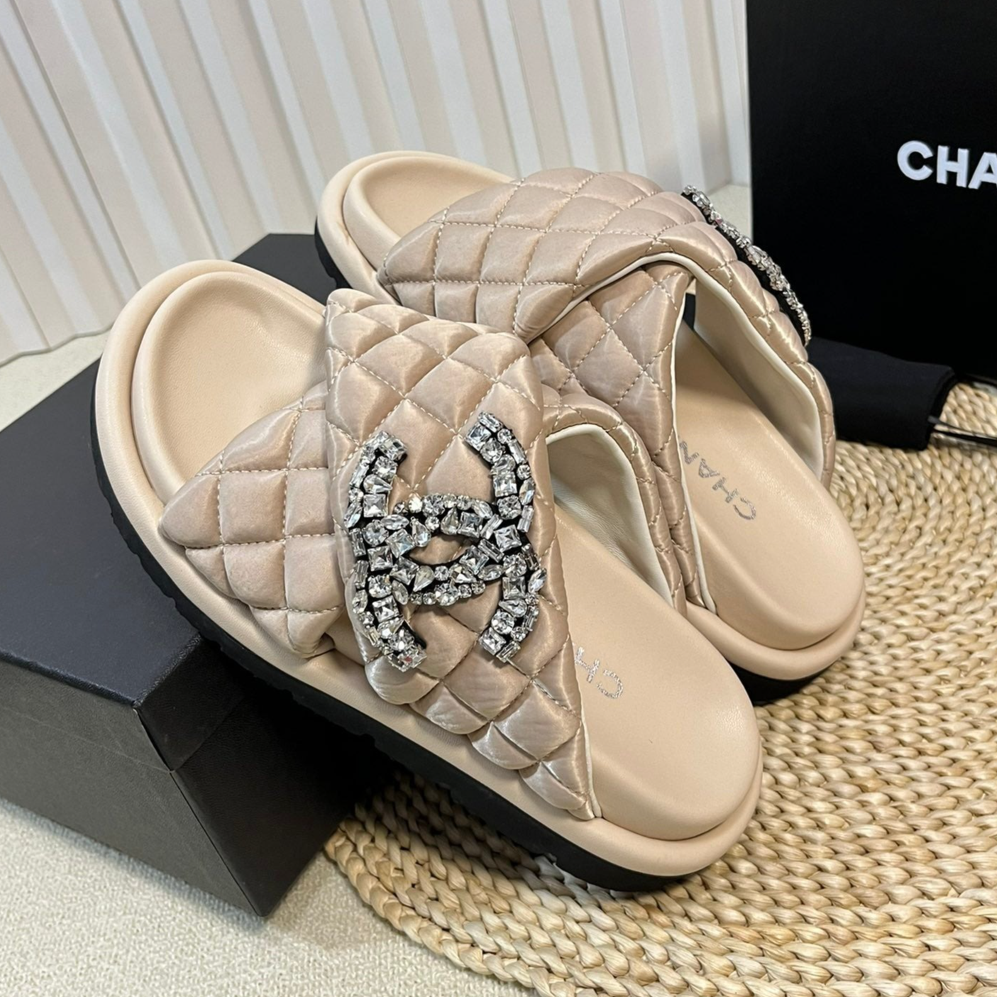 CHANEL Women's slippers with two crossed straps sheepskins beige cream