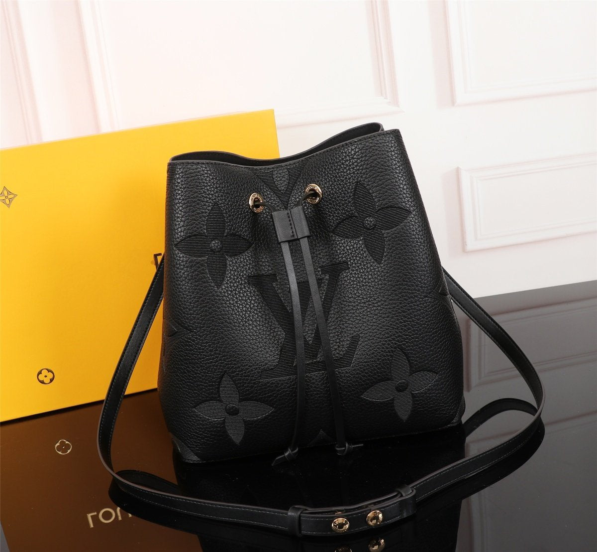 LOUIS VUITTON CRAFTY NÉONOÉ BANDOULIERE MM 26CM BLACK