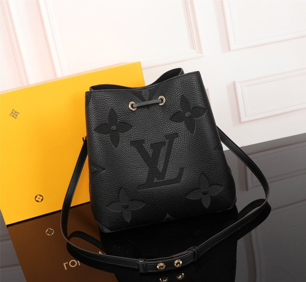 LOUIS VUITTON CRAFTY NÉONOÉ BANDOULIERE MM 26CM BLACK