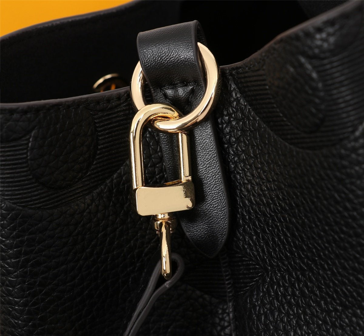 LOUIS VUITTON CRAFTY NÉONOÉ BANDOULIERE MM 26CM BLACK