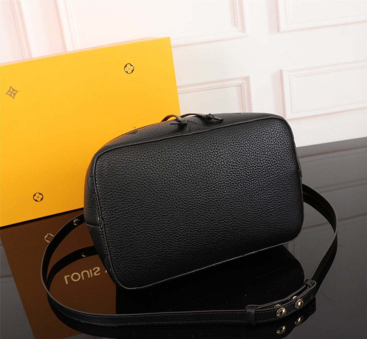 LOUIS VUITTON CRAFTY NÉONOÉ BANDOULIERE MM 26CM BLACK