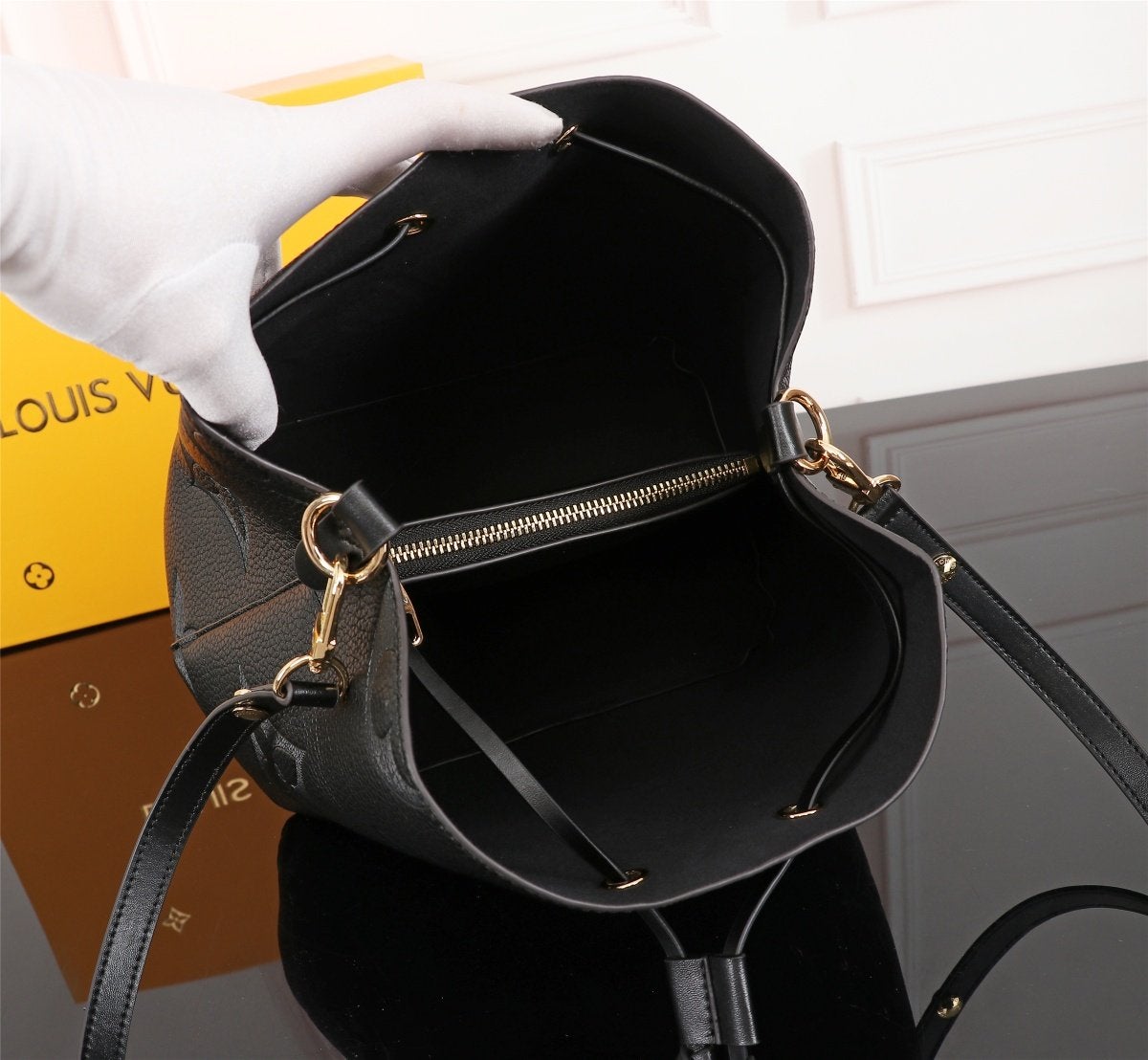 LOUIS VUITTON CRAFTY NÉONOÉ BANDOULIERE MM 26CM BLACK