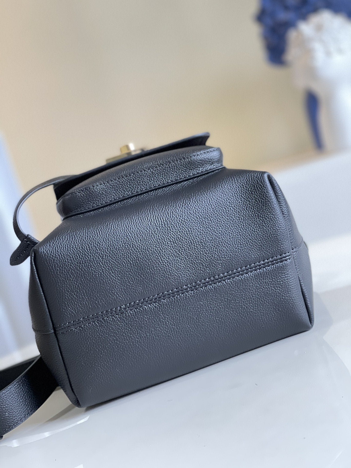 LOUIS VUITTON LV LOCKME BUCKET 23 BLACK GRAINED CALF SKIN