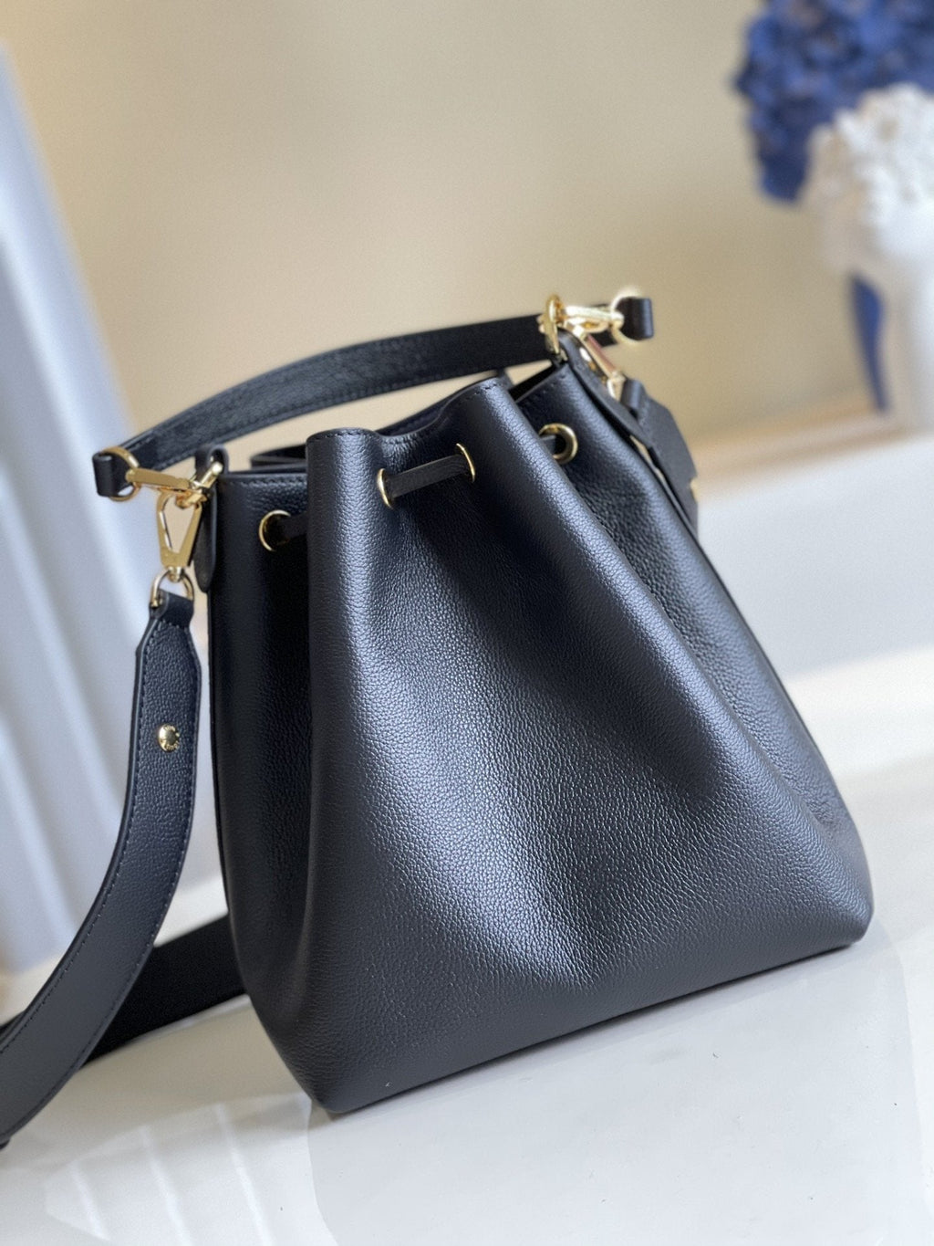 LOUIS VUITTON LV LOCKME BUCKET 23 BLACK GRAINED CALF SKIN