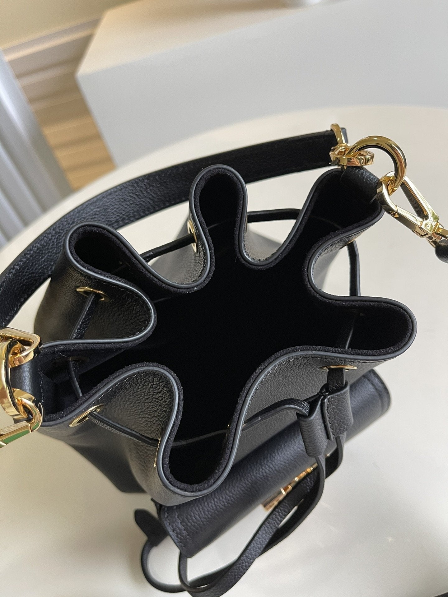 LOUIS VUITTON LV LOCKME BUCKET 23 BLACK GRAINED CALF SKIN