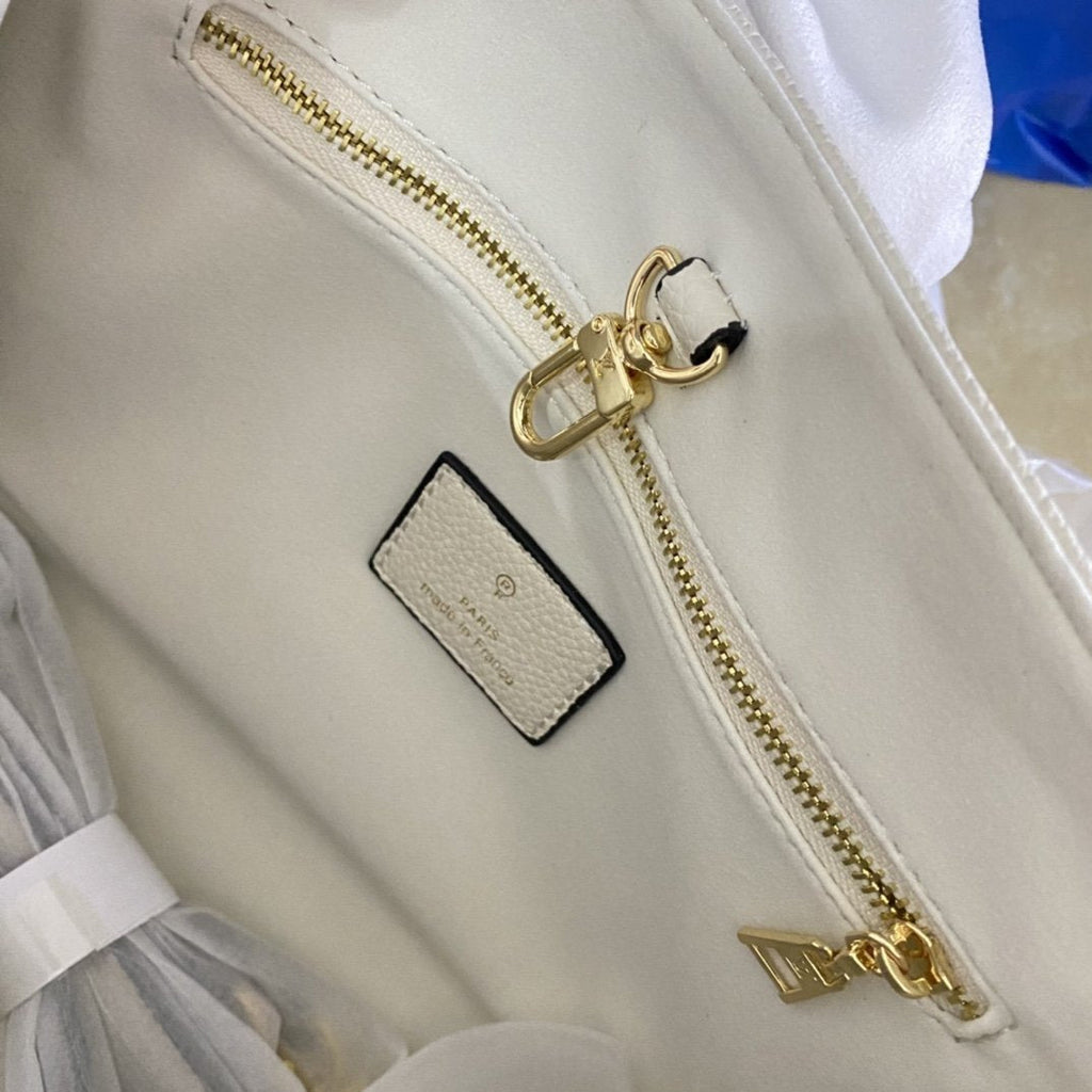 LOUIS VUITTON ONTHEGO PM 25 CREAM EMBOSSED GRAINED COWHIDE LEATHER