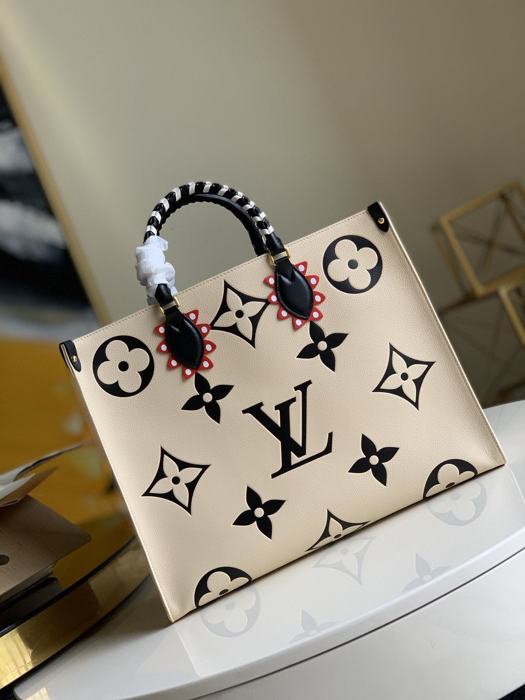 LOUIS VUITTON CRAFTY ONTHEGO GM 41 CREME BLACK MONOGRAM GIANT CANVAS