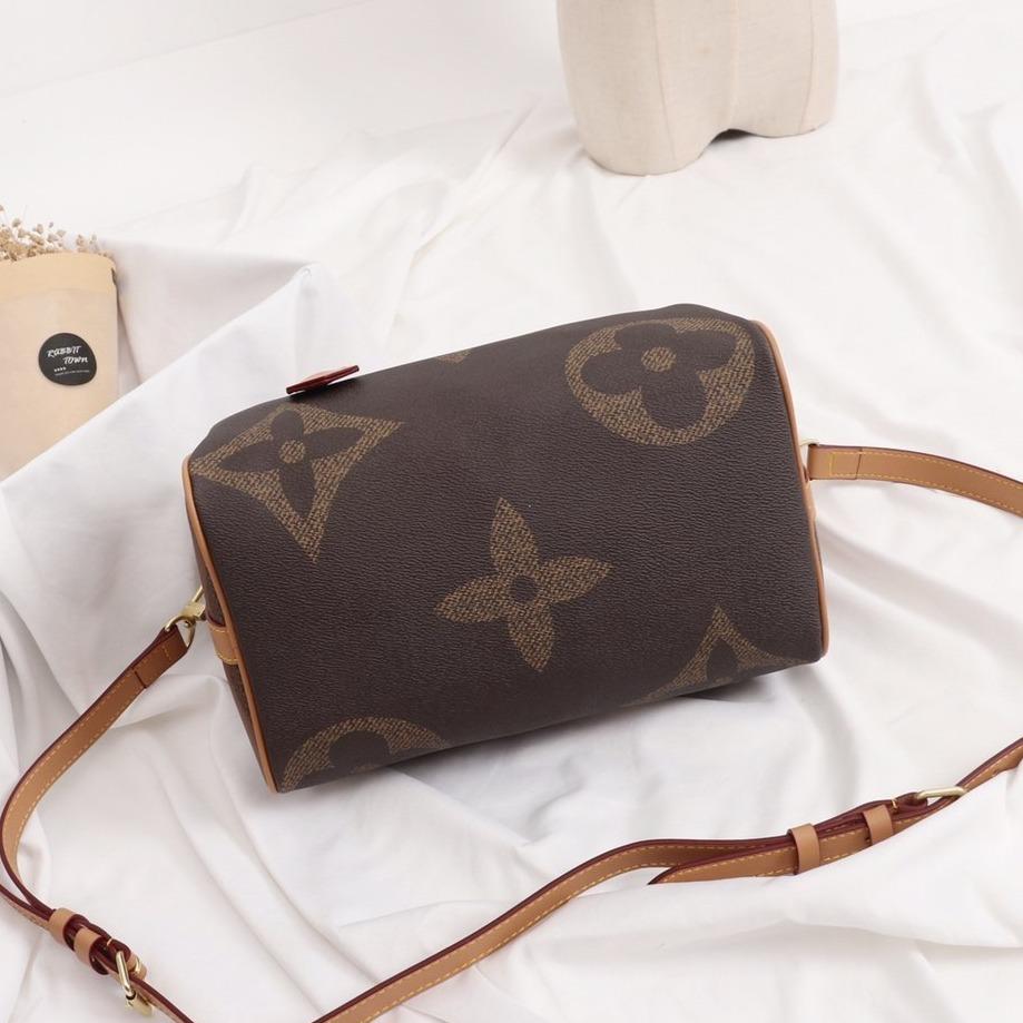 LOUIS VUITTON SPEEDY BANDOULIERE 25 GIANT MONOGRAM CANVAS