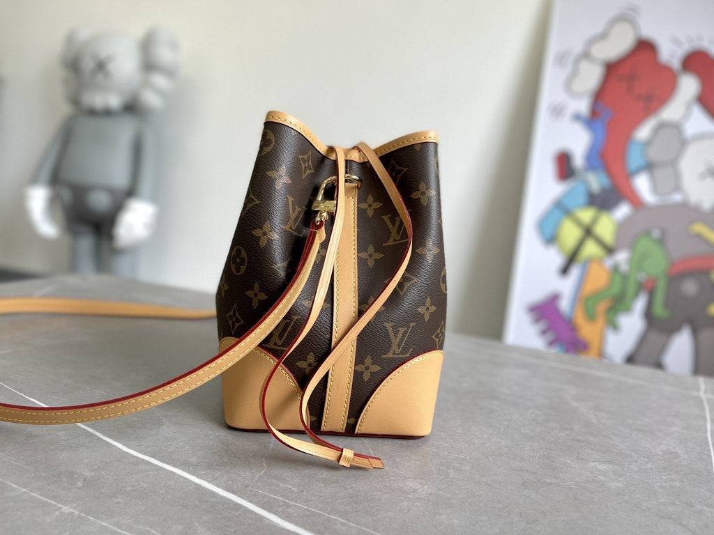 LOUIS VUITTON NOE PURSE 15CM MONOGRAM CANVAS
