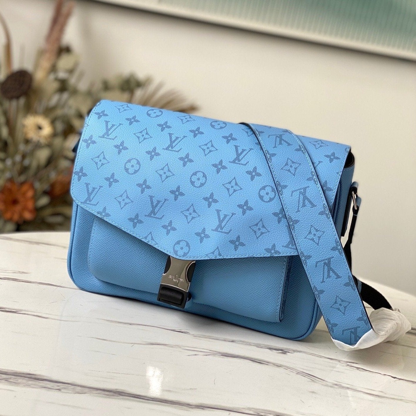 LOUIS VUITTON MESSENGERAMA 29CM TAIGARAMA DENIM BLUE
