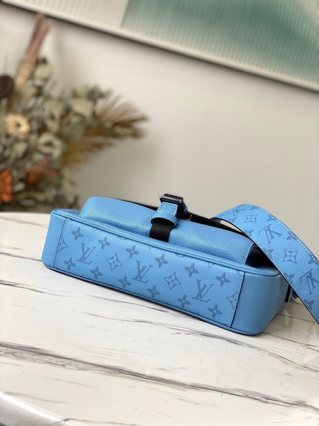 LOUIS VUITTON MESSENGERAMA 29CM TAIGARAMA DENIM BLUE