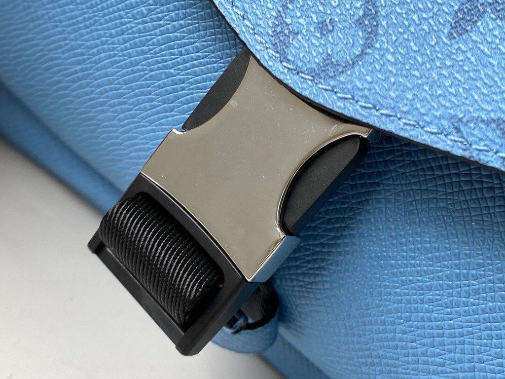 LOUIS VUITTON MESSENGERAMA 29CM TAIGARAMA DENIM BLUE