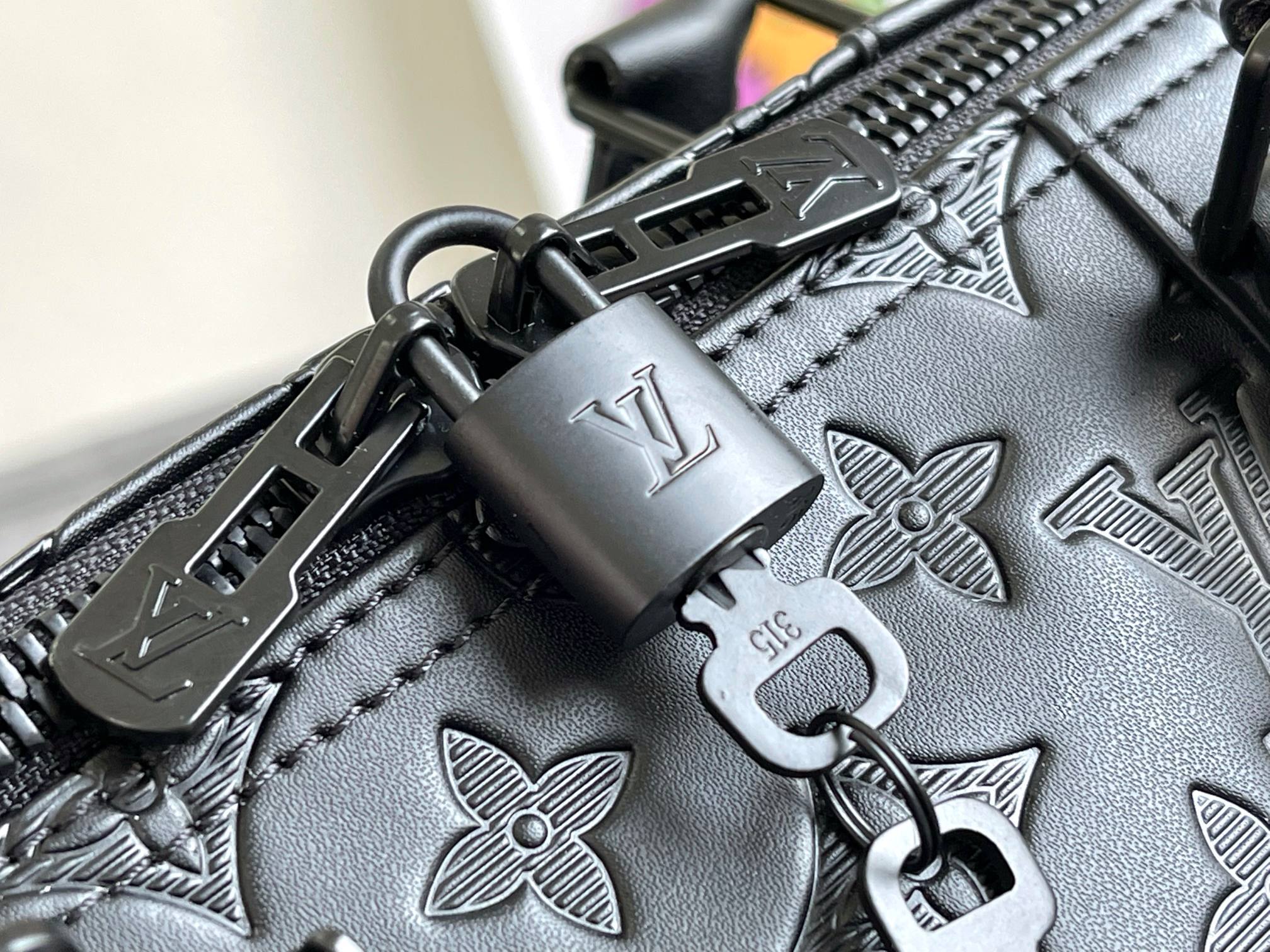 LOUIS VUITTON KEEPALL 50 BANDOULIERE BLACK EMPREINTE LEATHER