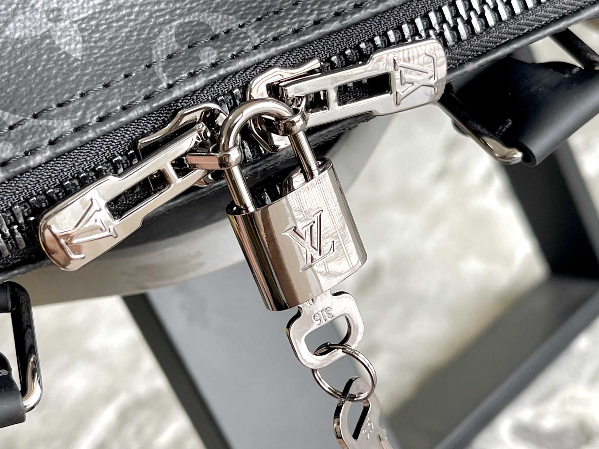 LOUIS VUITTON KEEPALL 45 BANDOULIERE MONOGRAM ECLIPSE