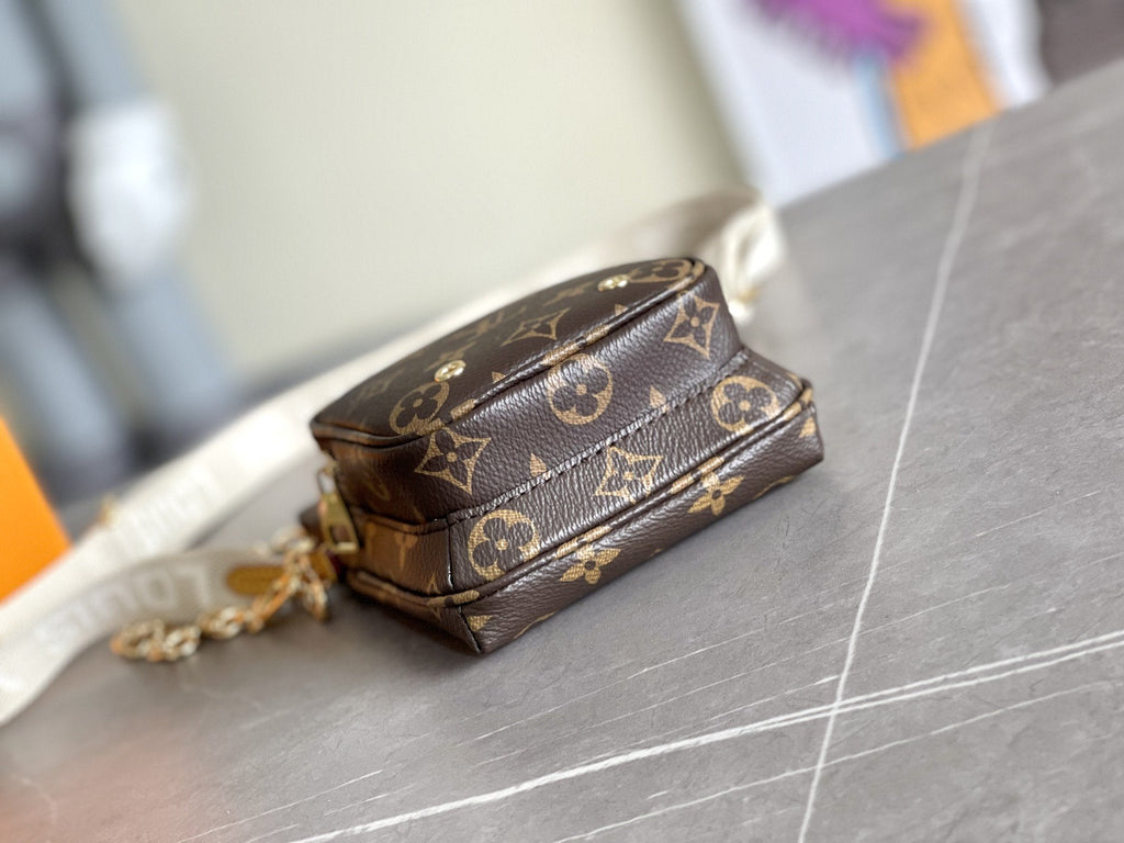 LOUIS VUITTON UTILITY PHONE SLEEVE 16CM MONOGRAM