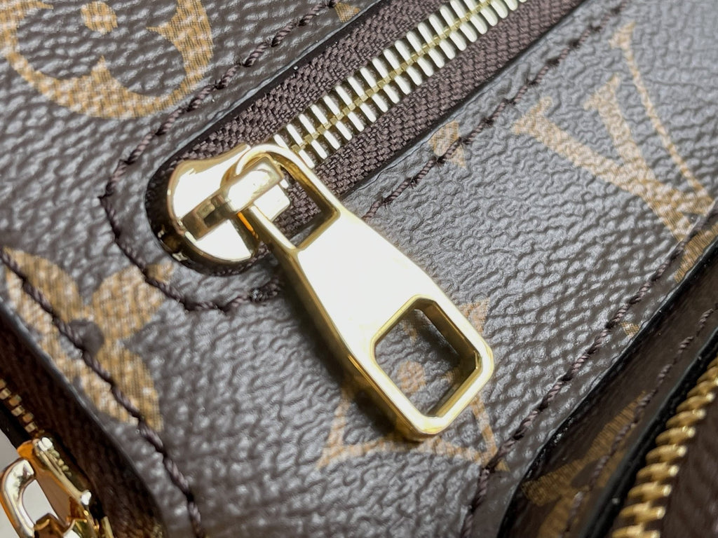 LOUIS VUITTON UTILITY PHONE SLEEVE 16CM MONOGRAM