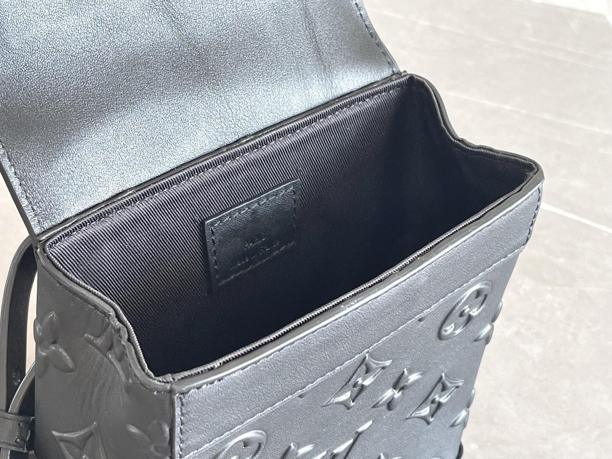 LOUIS VUITTON STEAMER XS 15CM BLACK COWHIDE