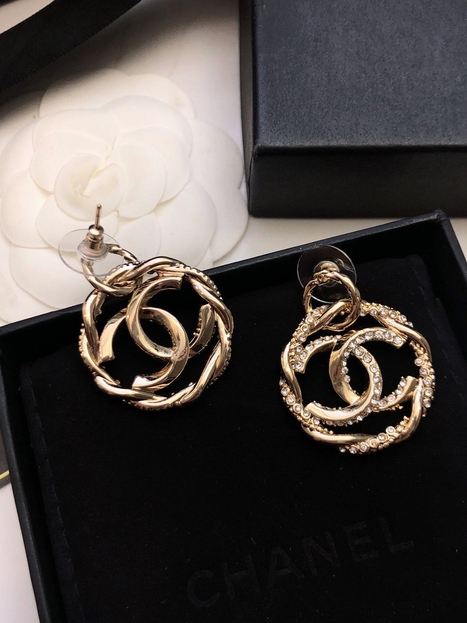 18K  Chanel Round Diamond Earrings
