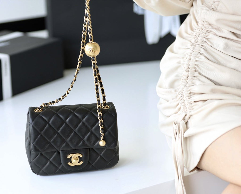 CHANEL FLAP BAG 17CM GOLD HARDWARE BLACK LAMBSKIN