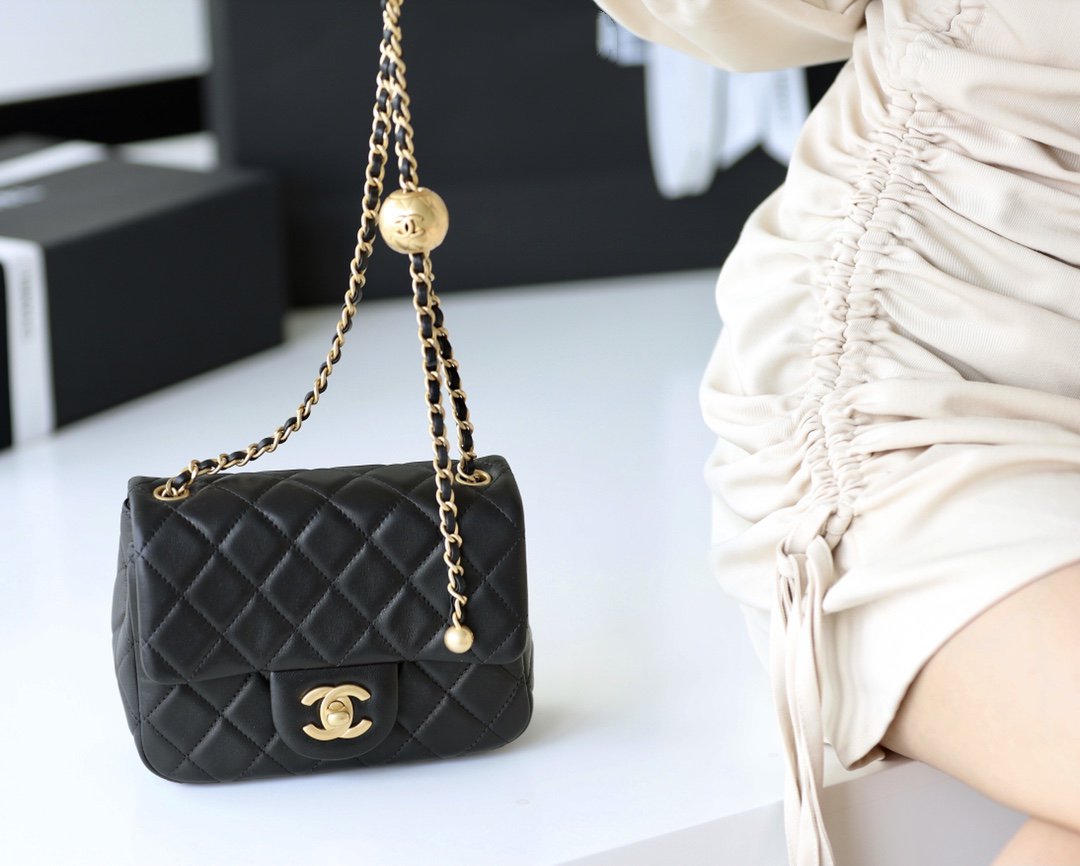 CHANEL FLAP BAG 17CM GOLD HARDWARE BLACK LAMBSKIN