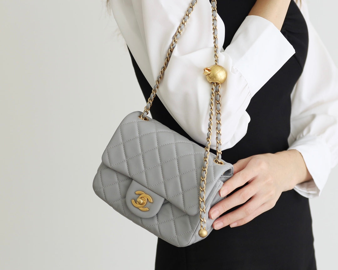 CHANEL FLAP BAG 17CM GREY LAMBSKIN GOLD HARDWARE