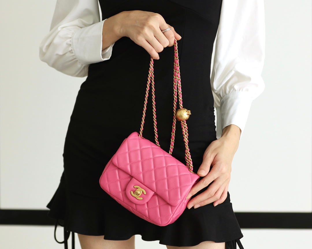 CHANEL FLAP BAG 17CM PINK LAMBSKIN GOLD HARDWARE