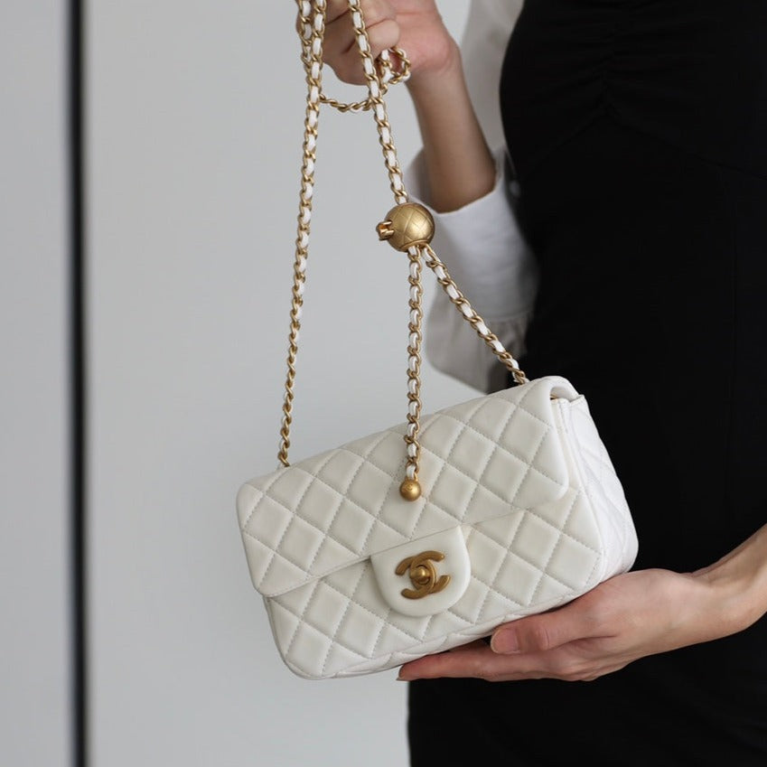 CHANEL FLAP BAG 20CM WHITE LAMBSKIN GOLD HARDWARE