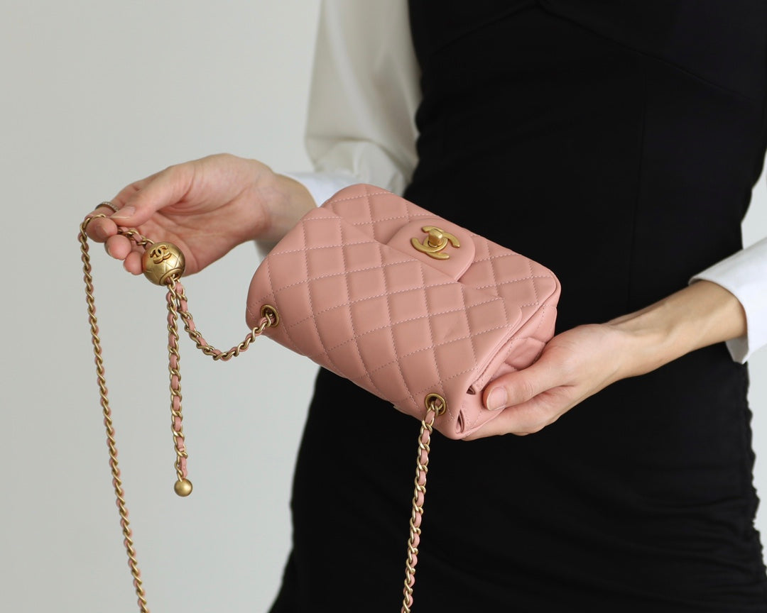 CHANEL FLAP BAG 17CM BABY PINK LAMBSKIN GOLD HARDWARE