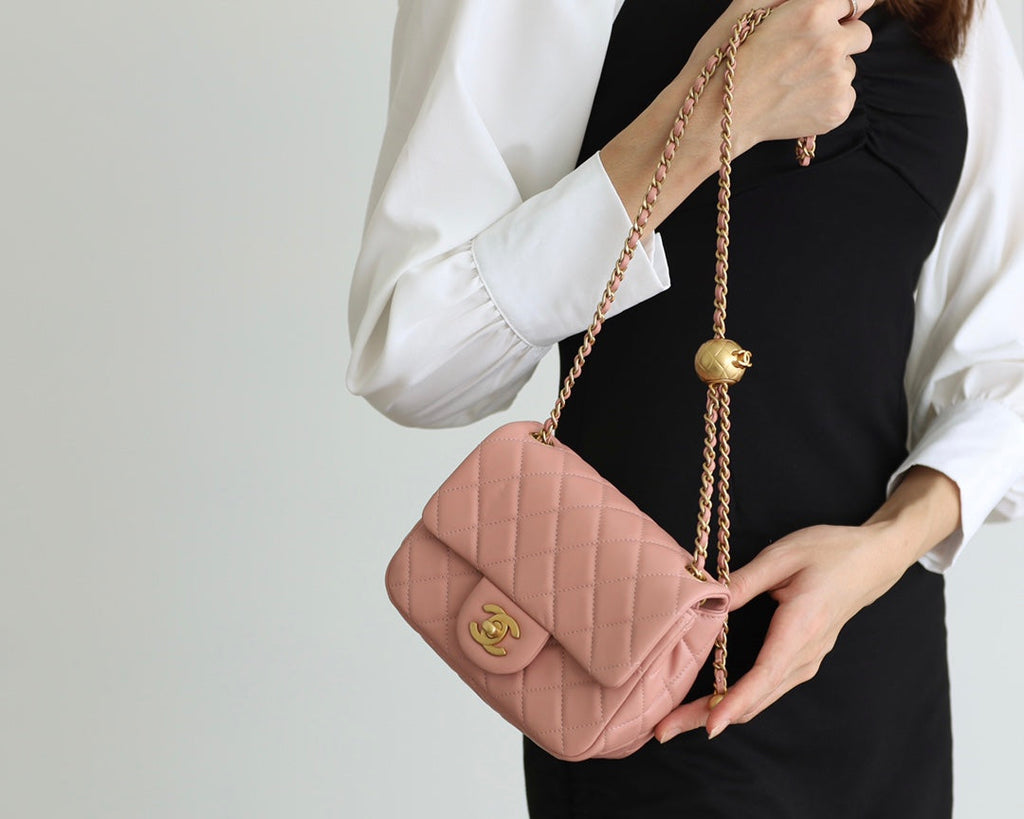 CHANEL FLAP BAG 17CM BABY PINK LAMBSKIN GOLD HARDWARE