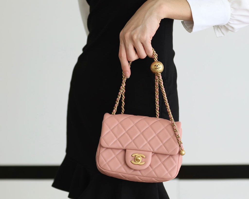 CHANEL FLAP BAG 17CM BABY PINK LAMBSKIN GOLD HARDWARE