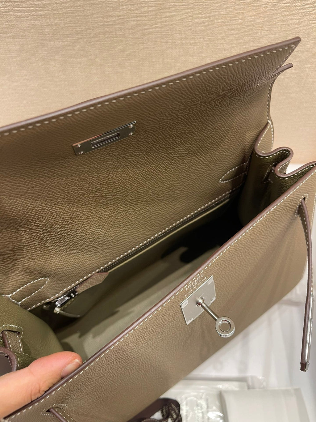 HERMES KELLY 28CM ETOUPE EPSOM LEATHER SILVER HARDWARE