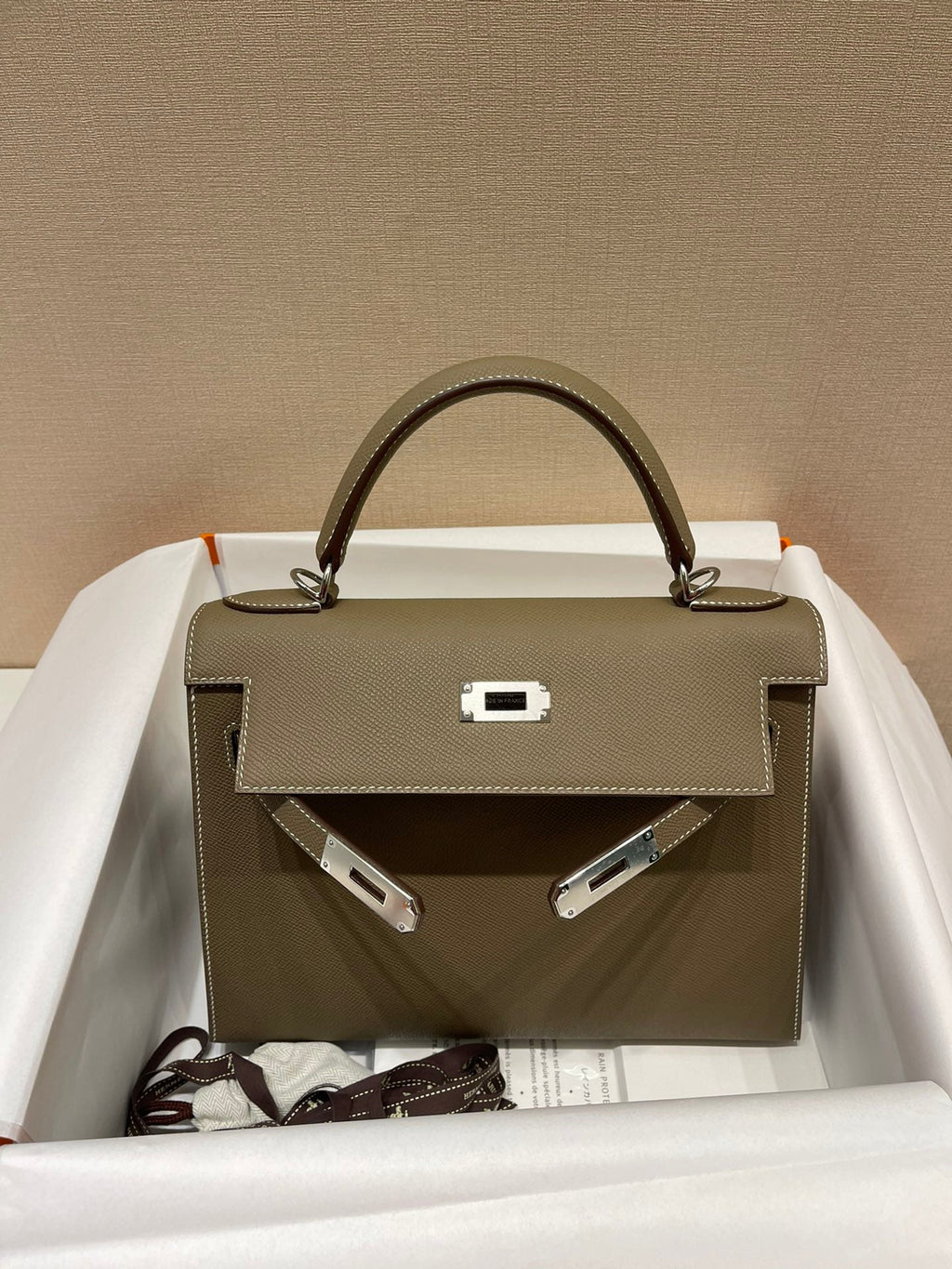 HERMES KELLY 28CM ETOUPE EPSOM LEATHER SILVER HARDWARE