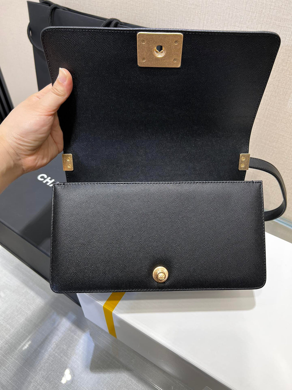 CHANEL BOY BAG MEDIUM 25 BLACK CAVIAR GOLD HARDWARE