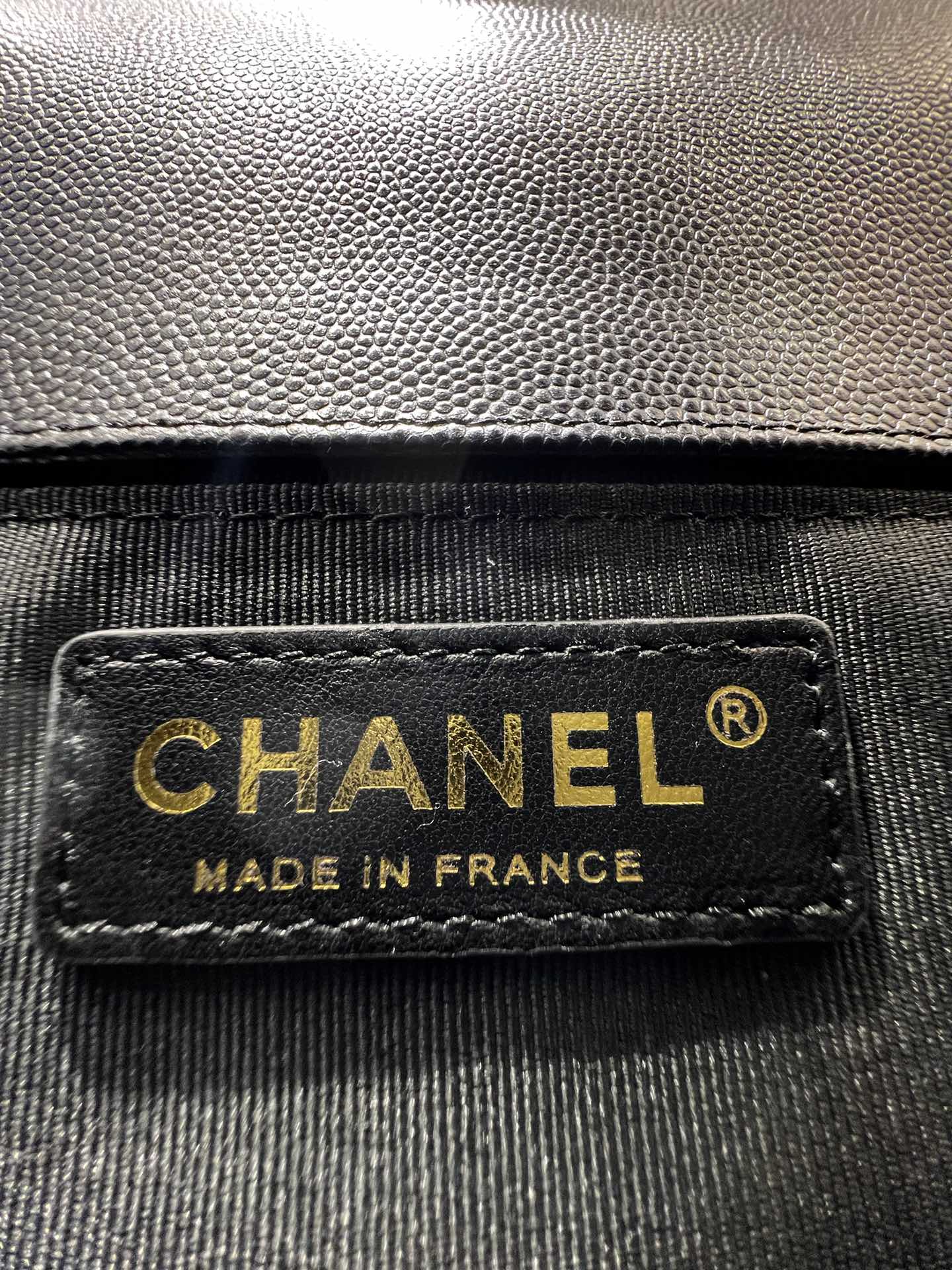 CHANEL BOY BAG MEDIUM 25 BLACK CAVIAR GOLD HARDWARE