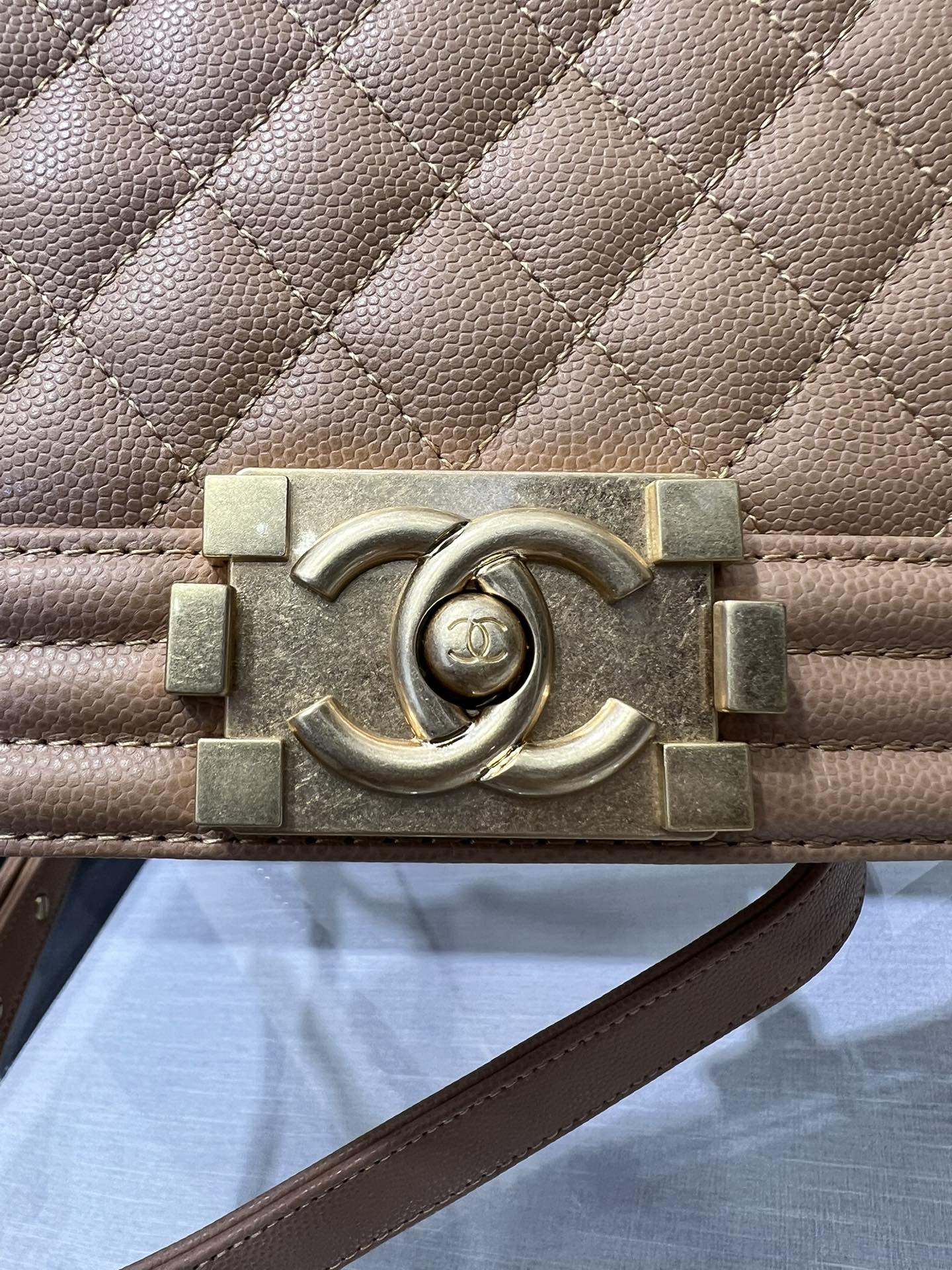 CHANEL BOY BAG MEDIUM 25 BROWN CAVIAR GOLD HARDWARE