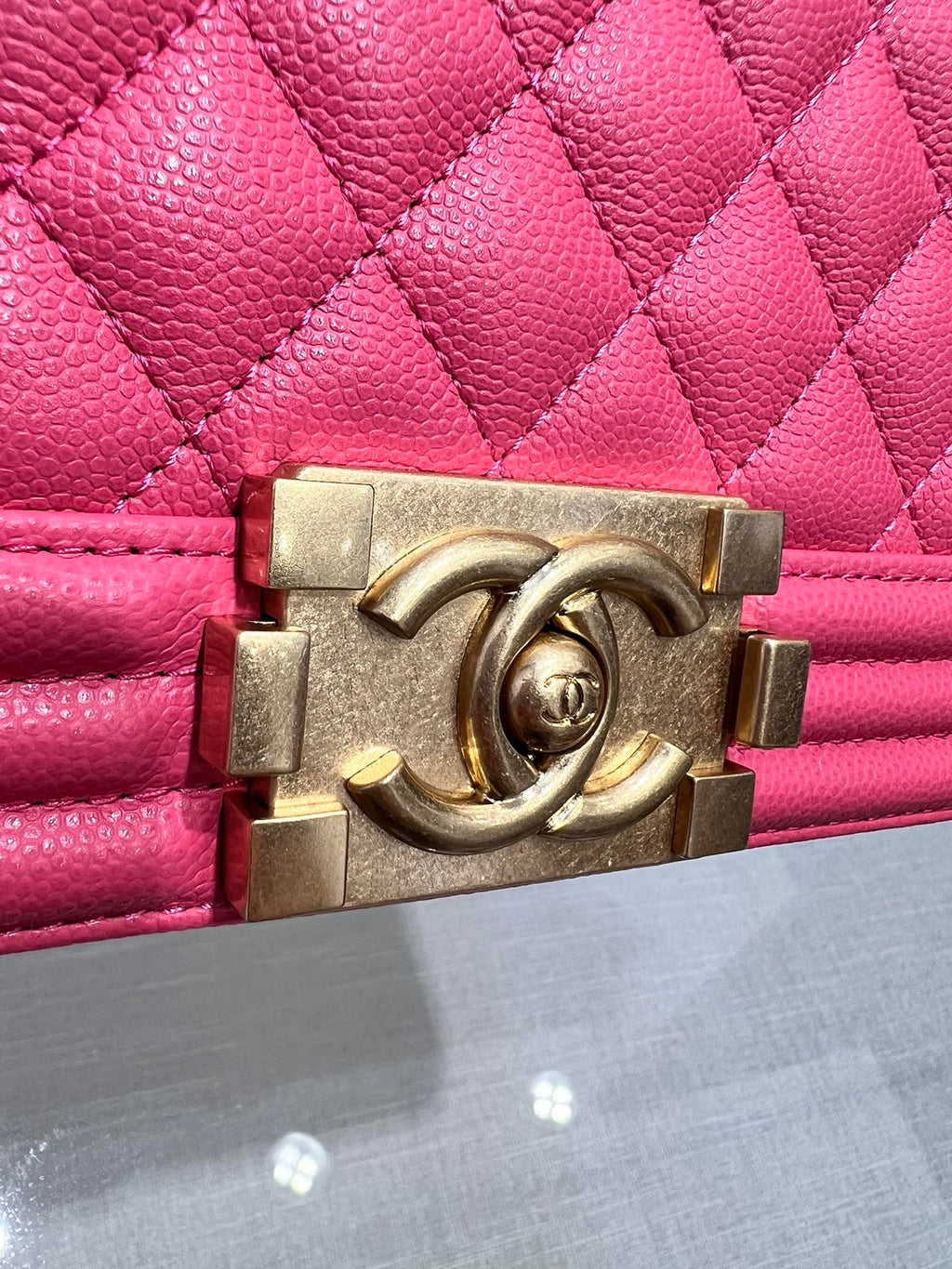 CHANEL BOY BAG MEDIUM 25 RED CAVIAR GOLD HARDWARE