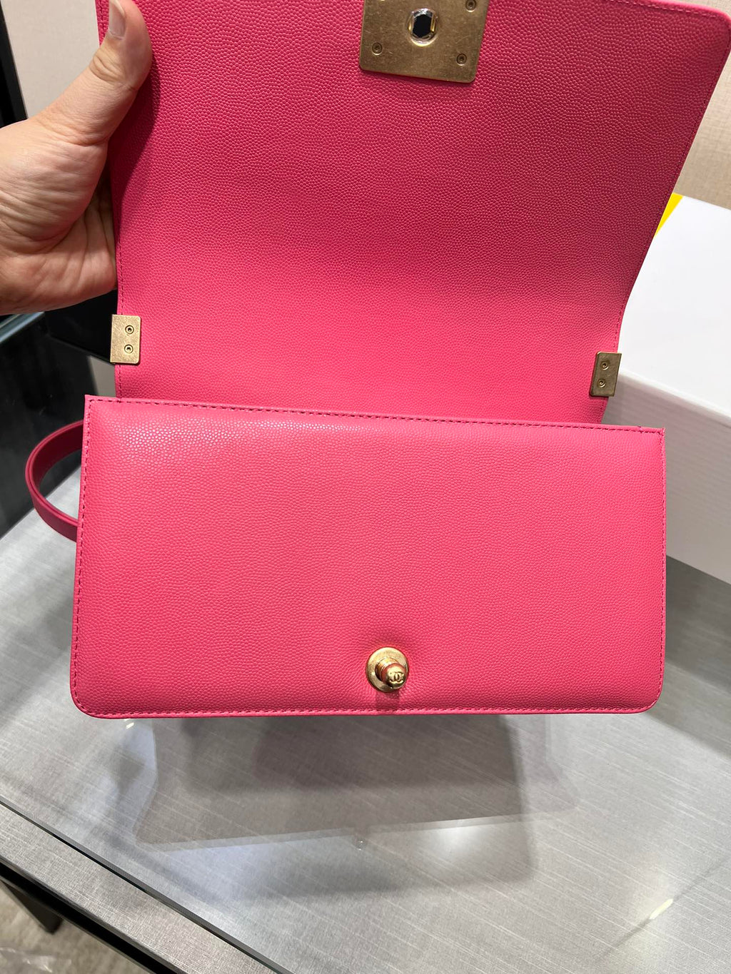 CHANEL BOY BAG MEDIUM 25 RED CAVIAR GOLD HARDWARE