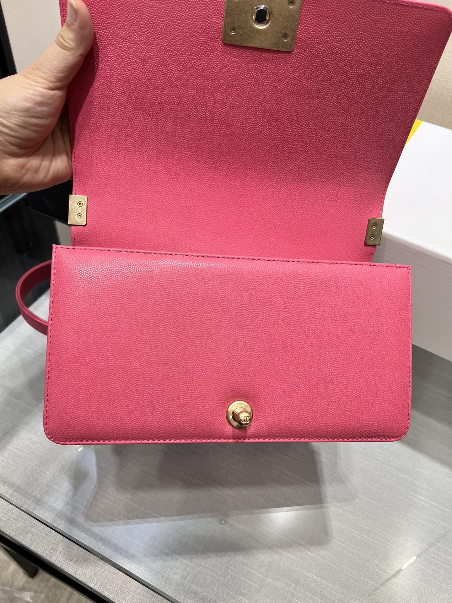 CHANEL BOY BAG MEDIUM 25 RED CAVIAR GOLD HARDWARE