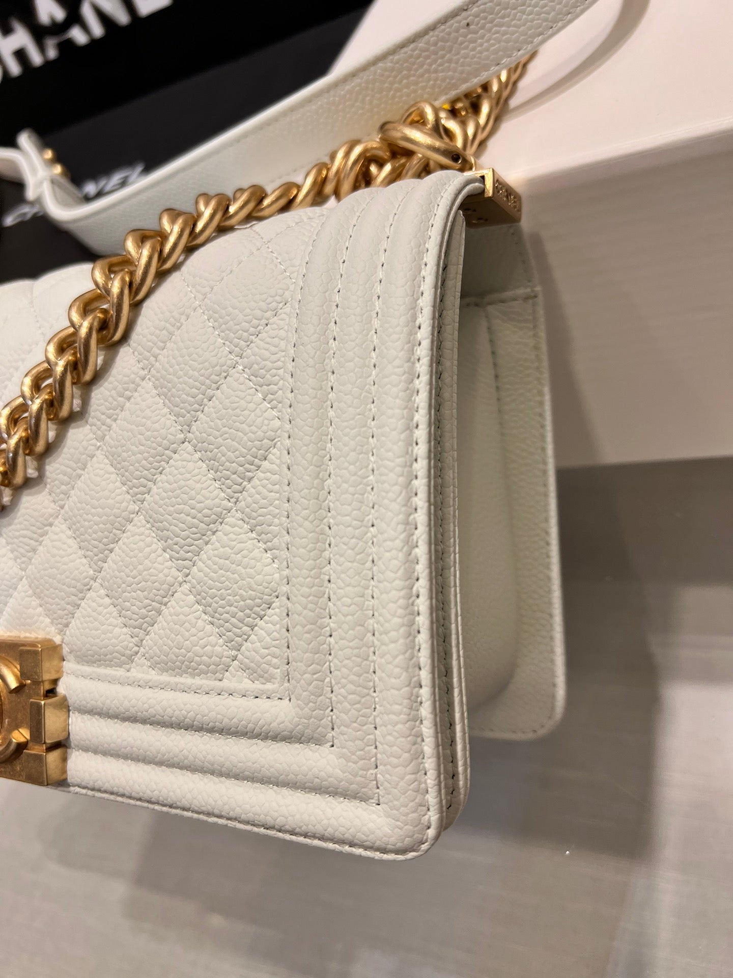 CHANEL BOY BAG MEDIUM 25 WHITE CAVIAR GOLD HARDWARE