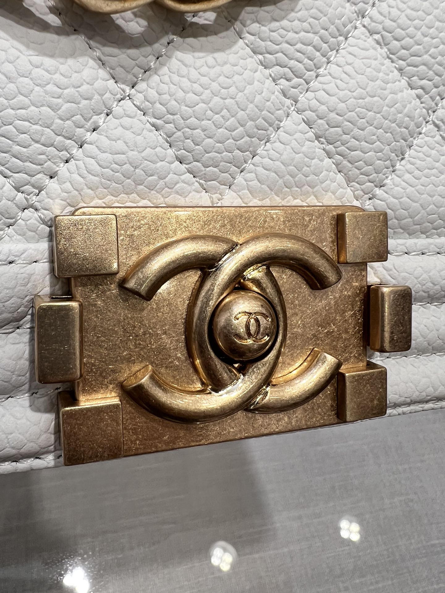 CHANEL BOY BAG MEDIUM 25 WHITE CAVIAR GOLD HARDWARE