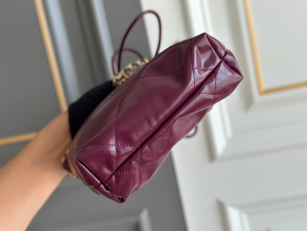 CHANEL HOBO BAG 22 BURGUNDY LAMBSKIN GOLD HARDWARE 20CM