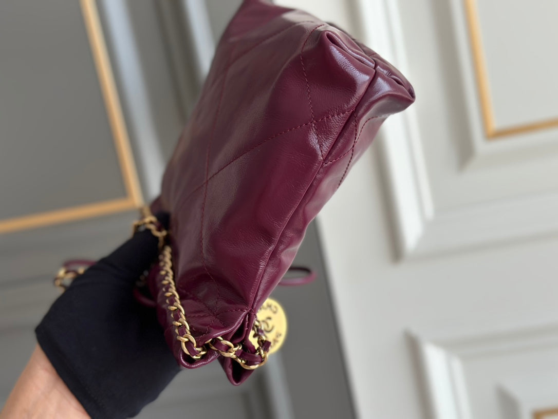 CHANEL HOBO BAG 22 BURGUNDY LAMBSKIN GOLD HARDWARE 20CM