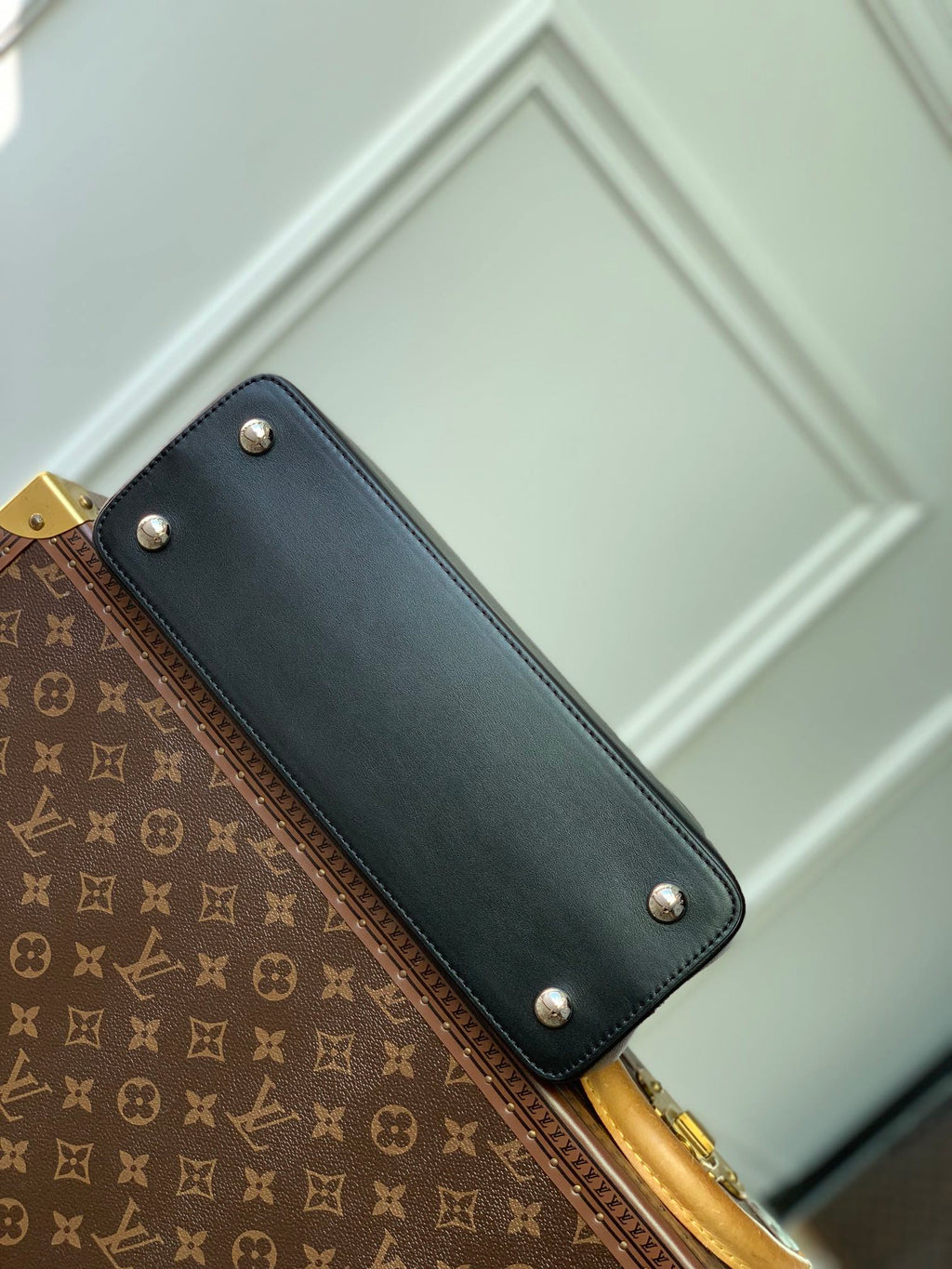 LOUIS VUITTON CAPUCINES MM 31 BLACK TAURILLON SILVER HARDWARE
