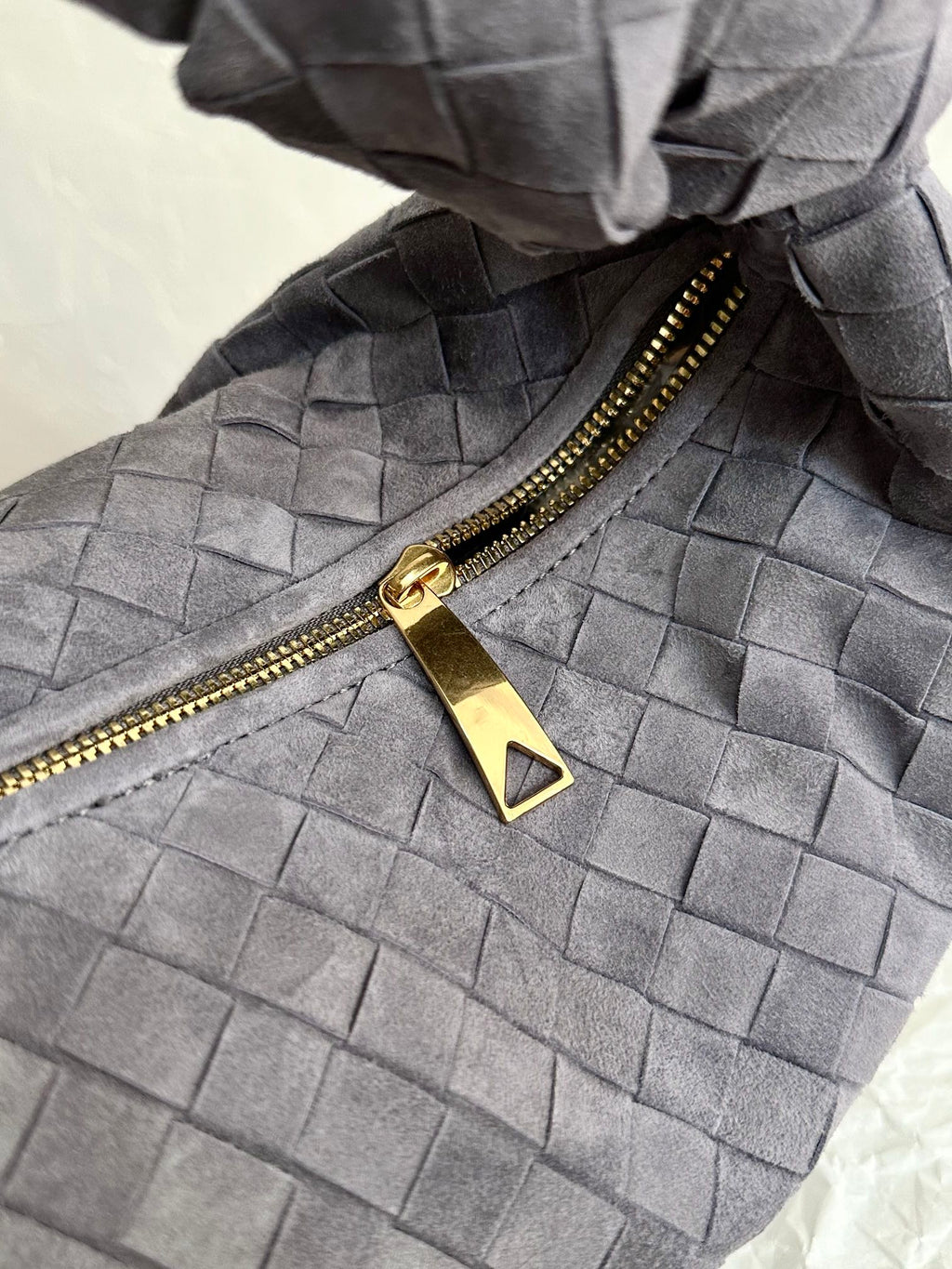 BOTTEGA VENETA TEEN JODIE 36CM GREY SUEDE LEATHER