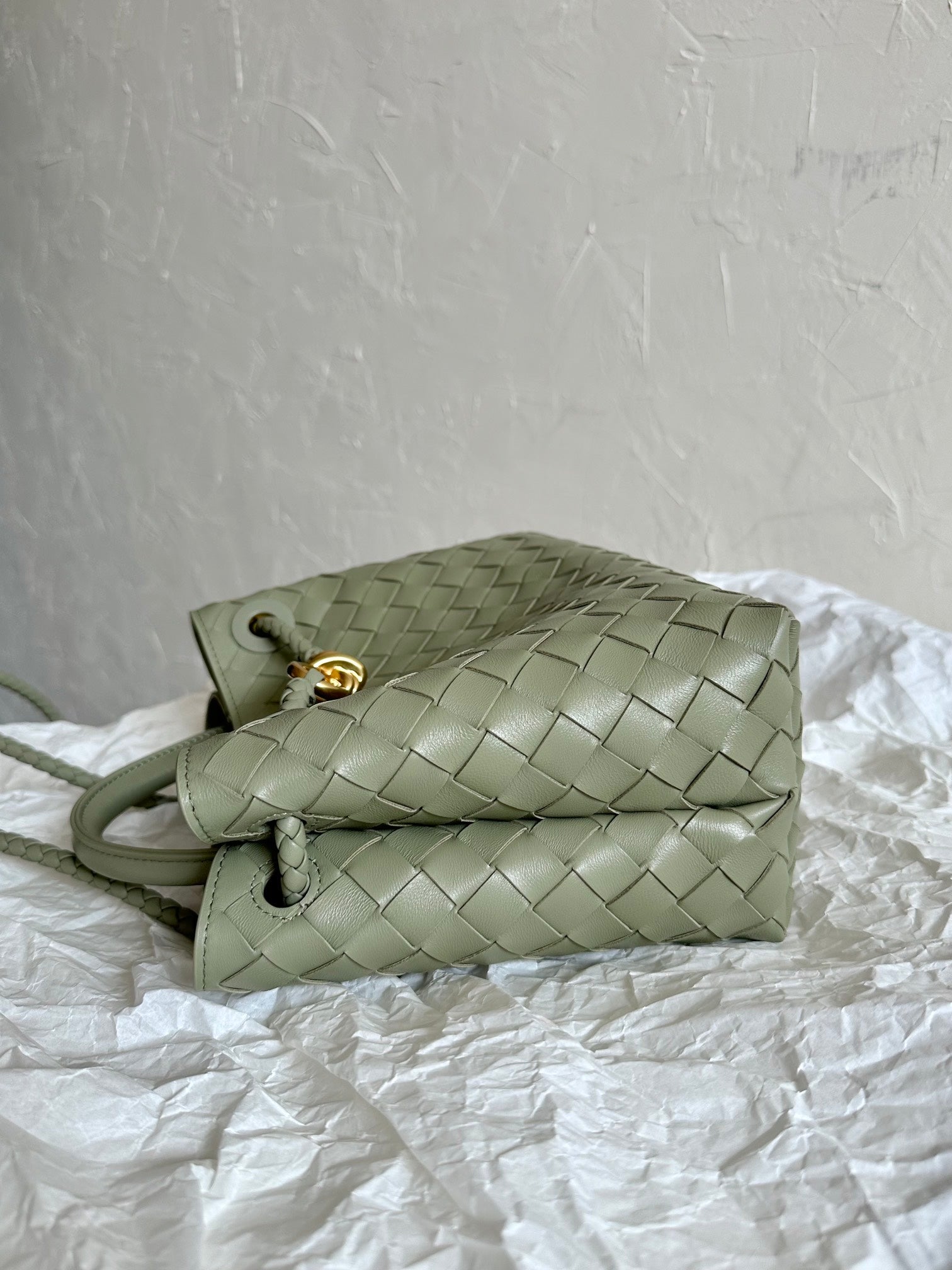 BOTTEGA VENETA SMALL ANDIAMO 25CM LIGHT GREEN LAMBSKIN