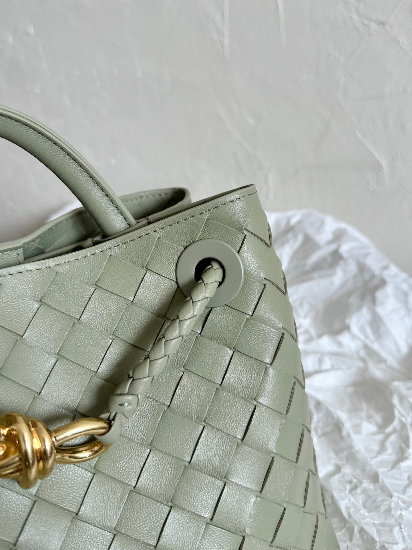 BOTTEGA VENETA SMALL ANDIAMO 25CM LIGHT GREEN LAMBSKIN
