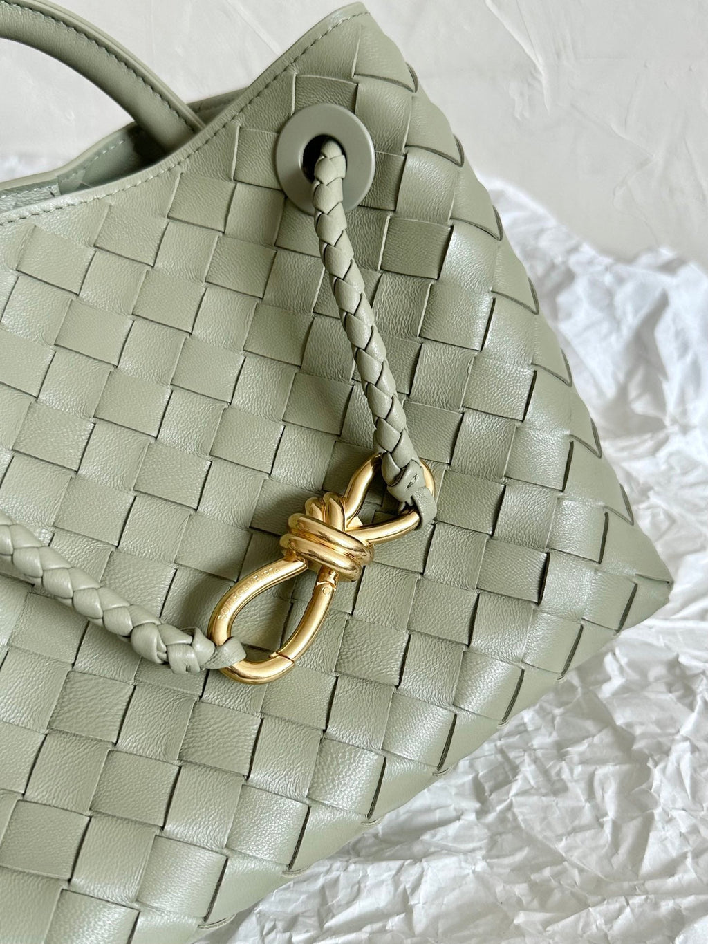 BOTTEGA VENETA SMALL ANDIAMO 25CM LIGHT GREEN LAMBSKIN