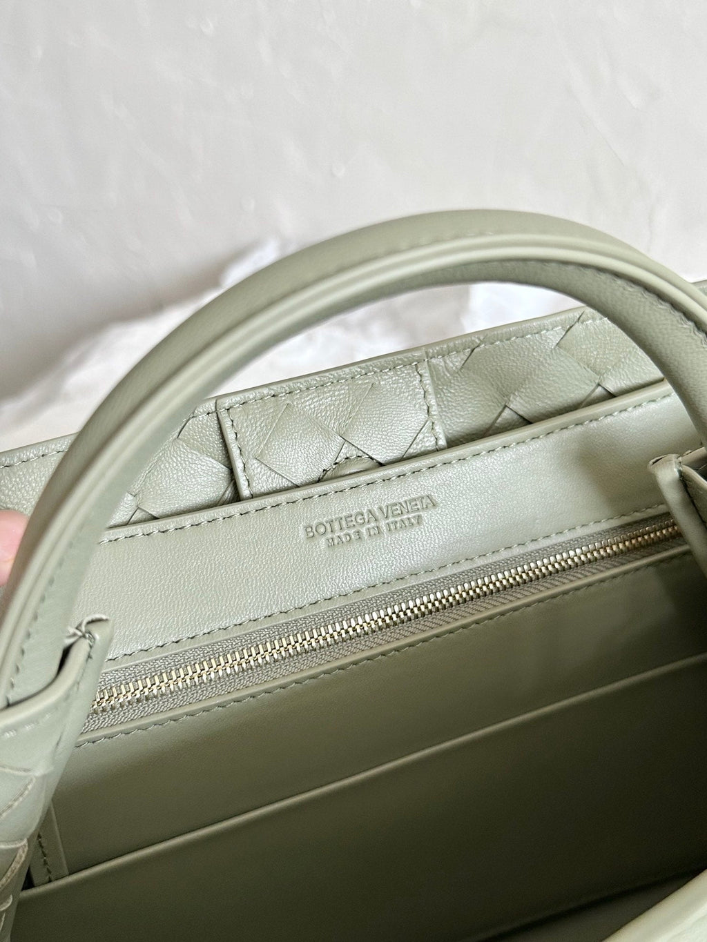 BOTTEGA VENETA SMALL ANDIAMO 25CM LIGHT GREEN LAMBSKIN