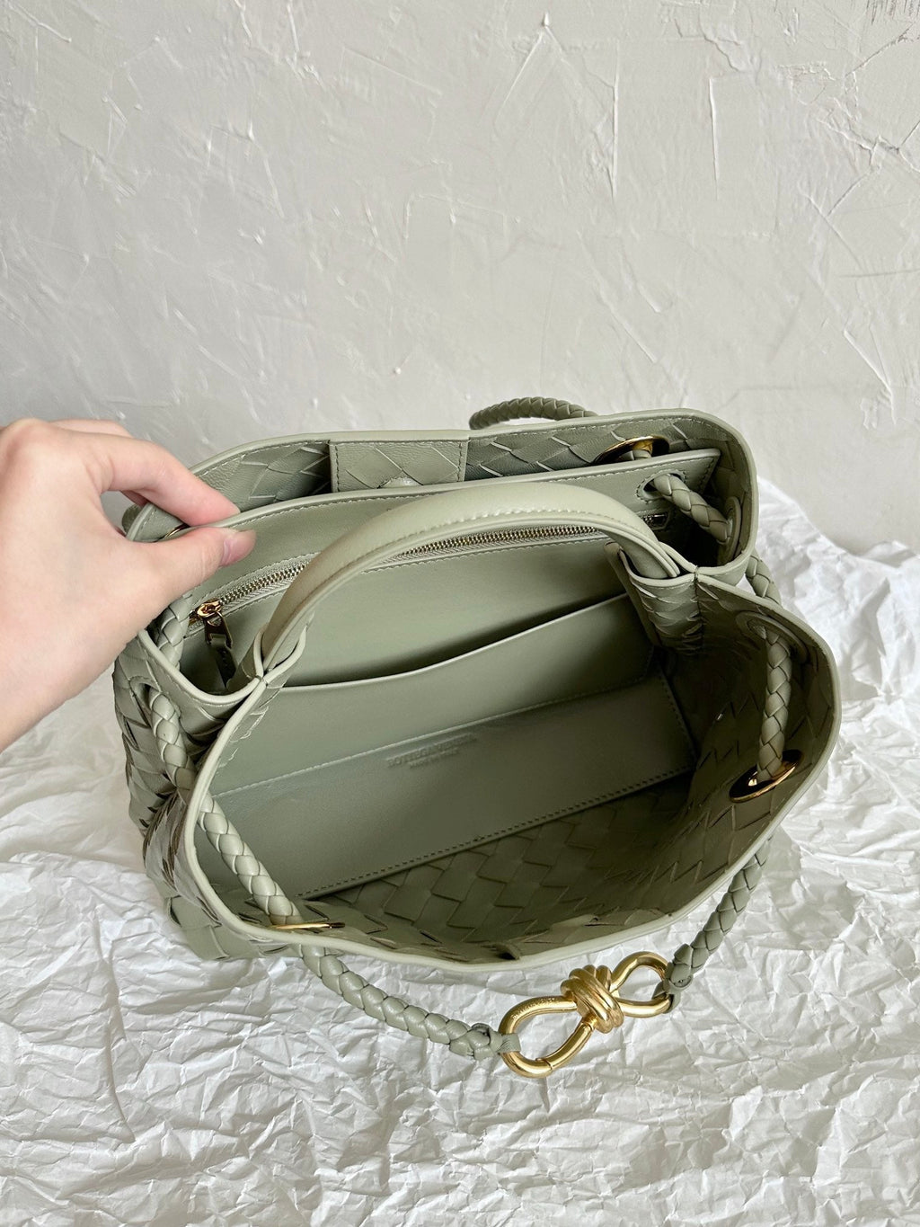 BOTTEGA VENETA SMALL ANDIAMO 25CM LIGHT GREEN LAMBSKIN